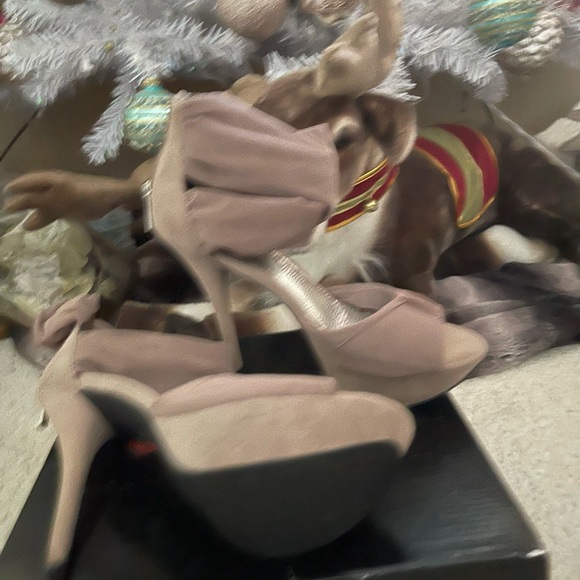 Make a Statement with these shoes! - Picture 2 of 6